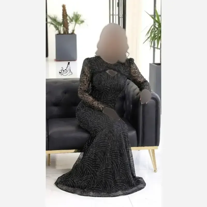 پیراهن مجلسی زنانه مدل هانا کاپدار باکسدوزی شده نگین دار پارچه طرحدار نگینی فلوک مخمل رنگ مشکی و قهوه ای - تصویر 6